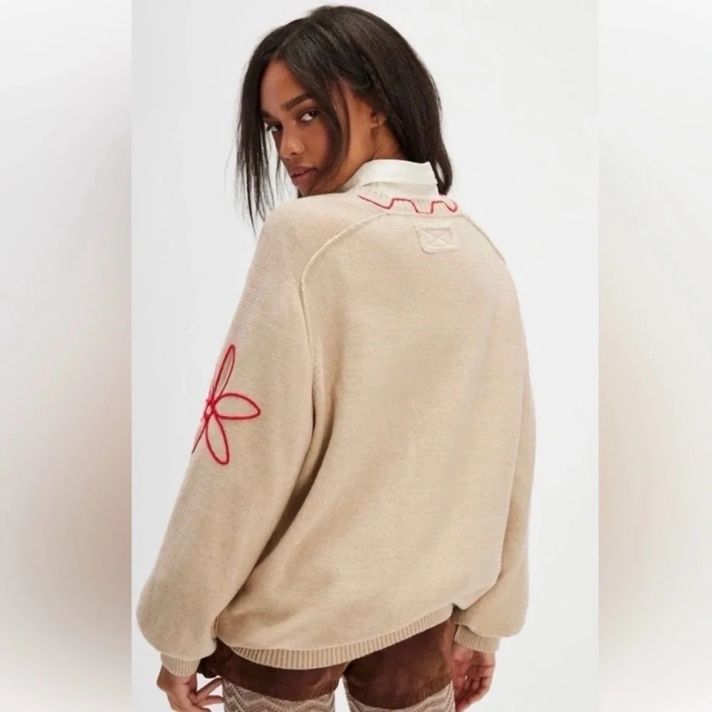 Free People We The Free Graphic Crewneck Sweater Embroidered Bunny Size … - Picture 4 of 15